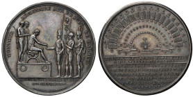 Medaglia 1804 Accampamento di Boulogne. D/ HONNEUR LEGIONAIRE AUX BRAVES DE L’ARMEE. Napoleone seduto su uno scranno distribuisce ai soldati l’onorifi...