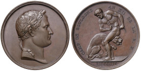 Medaglia 1804 Accampamento a Boulogne. D/ Testa laureata a dx di Napoleone. R/ Giro: “CAMP DE BOULOGNE AN XII DE LA R.F.” Ercole intento a incatenare ...