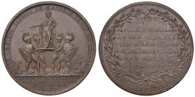 Medaglia 1804 Incoronazione di Napoleone. D/ “BONTE’ DE TITUS SAGESSE DE M. AURELE GENIE DE CHARLES M.” Nel campo 4 guerrieri sorreggono Napoleone in ...