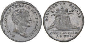 Gettone 1804 Incoronazione a Parigi. D/ Testa nuda a dx di Napoleone. R/ “HONNEUR ET PATRIE”. Corona, scettro, mano della giustizia e manto Imperiale ...