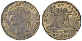 Gettone 1804 Incoronazione a Parigi. D/ Testa laureata a sx di Napoleone. R/ “HONNEUR ET PATRIE”. Corona, scettro, mano della giustizia e manto Imperi...