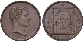 Medaglia 1804 Museo del Louvre. Sala dell’Apollo del Belvedere. D/ Testa laureata di Napoleone a dx. Anepigrafe. Sotto la testa: ANDRIEU F. R/ Veduta ...
