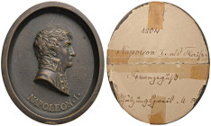 Medaglione ovale senza data Napoleone Imperatore. D/ Splendido busto in alto rilievo di Napoleone a dx, sotto il busto: “NAPOLEON . 1 .” R/ Cartellino...