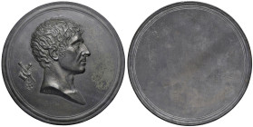 Medaglia uniface 1804 Notabile insignito della Legion d’Onore. D/ Testa riccioluta a dx. Sotto il collo: BABOUT F. 1804. A sx bastone e martello incro...