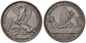 Medaglia Prefettura della Senna. D/ LABOR. OMNIBUS. UNUS. Il dio della Senna laureato immerso nelle sue acque in prossimità di un alveare dal quale fu...