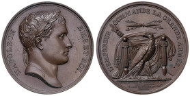 Medaglia Abbandono del campo di Boulogne e attraversamento del Reno. D/ Testa laureata di Napoleone a dx. NAPOLEON EMP. ET ROI. Sotto il taglio del co...