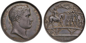 Medaglia Allocuzione di Napoleone ai suoi soldati sul fiume Lech, in Baviera. D/ Testa laureata di Napoleone a dx. NAPOLEON EMP. ET ROI. Sotto il tagl...