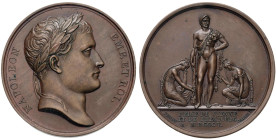 Medaglia Presa di Vienna e di Presbourg. D/ Testa laureata di Napoleone a dx. NAPOLEON EMP. ET ROI. Sotto il taglio del collo: ANDRIEU F. - R/ Le citt...