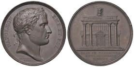 Medaglia Pace di Presbourg. D/ In contorno perlinato testa laureata di Napoleone a dx. NAPOLEON EMP. ET ROI. Sotto il taglio del collo: DROZ F. In bas...