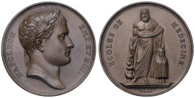 Medaglia Istituzione napoleonica delle scuole di Medicina. D/ Testa laureata a dx. NAPOLEON EMP. ET ROI. Sotto il taglio del collo: ANDRIEU F. In bass...