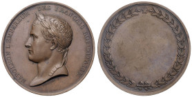 Medaglia L’imperatore Napoleone. Medaglia premio. D/ NAPOLEON I. EMPEREUR DES FRANCAIS ROI D’ITALIE. Testa laureata a sx. Sotto il taglio del collo: D...