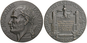 Fascismo Medaglia di massimo modulo senza data (primi XX secolo) Federazione dei Fasci di Combattimento di Milano, busto virile e laureato del Duce - ...