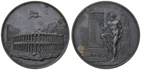 VERONA Medaglia 1825 NON PER TUTTI IO SCRIVO Figura maschile alata scrivente su monumento al R/ Veduta prospettica dell'arena di Verona sormontata da ...