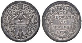 Clemente XI (1700-1721) Giulio 1704 A. IIII - Munt. 91 AG (g 3,01) Bei fondi lucenti

Status: qFDC