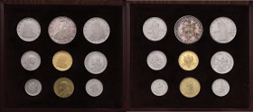 Giovanni XXIII (1958-1963) Serie 1959 (9 valori) con 100 lire in oro - Nomisma 981 AU (g 5,20), AG, AC, BR, IT RR Nell'astuccio color porpora che si d...