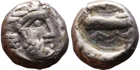 Phoenicia, Arados. Uncertain king. Circa 380-351 Silver coin. Obv: Bust of king. Rev: Galley

12mm 2,47g