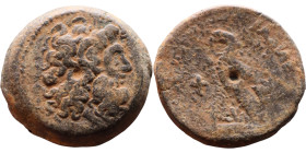 Ptolemaic Kings Of Egypt. (3-1 century BC). Bronze. Obverse: Head of Zeus. Reverse: Eagle on Thunderbolt

24mm 12,15g

Artificial sand patina