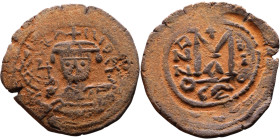 Heraclius (610-641) Follis. Obverse: Helmeted and cuirassed bust facing, holding globus cruciger and shield., Reverse: Large M above cross, ANNO

33...