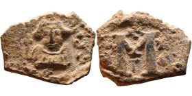 Constans II (641-668) Follis. Obverse: Imperial figure holding cross and globus Reverse: m and inscription

21mm 3,90g