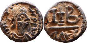 Justinian I (527-565) 12 NUMMI Obverse: D N IVSTINIANVS PP AVG, diademed, draped, and cuirassed bust right Reverse: I / cross/ B

15mm 3,59g

Arti...