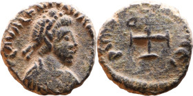 Theodosius II (408-450) Nummus, Obverse: DN THEODOSVS PP AVG. Diademee bust. Reverse: Cross

12mm 1,86g