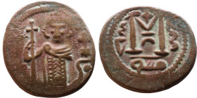 al-Malik ibn Marwan (687-705), Byzantine style folis Obverse: Imperial figure holding globe and cross Reverse: M and inscription

18mm 6,40g