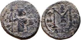 al-Malik ibn Marwan (687-705), Byzantine style folis Obverse: Imperial figure holding globe and cross Reverse: M and inscription

19mm 3,74g