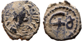 Justinian I (527-565) Pentanummium. Obverse: DN IVSTINIANVS PP AVG, diademed, draped, and cuirassed bust right Reverse: Large E

15mm 2,45g