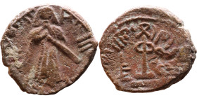 al-Malik ibn Marwan (687-705) Follis. Obverse: Standing caliph Reverse: Modified cross potent set on steps

17mm 3,41g