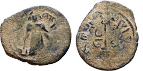 al-Malik ibn Marwan (687-705) Follis. Obverse: Standing caliph Reverse: Modified cross potent set on steps

24mm 3,04g