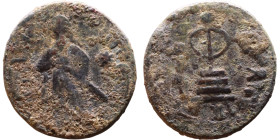 al-Malik ibn Marwan (687-705) Follis. Obverse: Standing caliph Reverse: Modified cross potent set on steps

20mm 4,06g