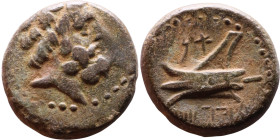 Phoenicia Arados (II Century BC) Bronze coin. Obverse: Diademed head of Poseidon right Reverse: Stern or ram of galley, unclear date below.

14mm 3....