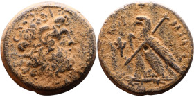 Ptolemaic Kings Of Egypt. (3-1 century BC). Bronze. Obverse: Head of Zeus. Reverse: Eagle on Thunderbolt

Artificial sand patina

29mm 23.10g