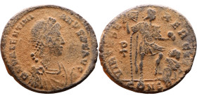 Gratianus (375-383) Follis. Obv: DN GRATIANVS PF AVG, Pearl-diademed, draped, cuirassed bust right Reverse: VIRTVS EXERCITI, emperor standing right, h...