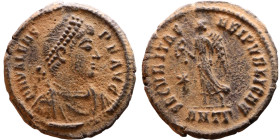 Valens (364-378) Follis . Obverse: DN VALENS PF AVG Pearl-diademed, draped, cuirassed bust right Reverse: SALVS REIPVBLICAE Victory walking left

Ar...