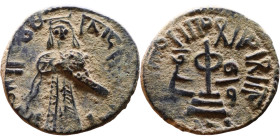 al-Malik ibn Marwan (687-705) Follis. Obverse: Standing caliph Reverse: Modified cross potent set on steps

19mm 2.83g