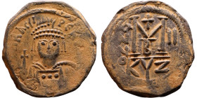 Heraclius (610-641) Follis. Obverse: Helmeted and cuirassed bust facing, holding globus cruciger and shield., Reverse: Large M above cross, ANNO

Ar...