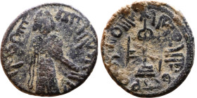 al-Malik ibn Marwan (687-705) Follis. Obverse: Standing caliph Reverse: Modified cross potent set on steps

19mm 3.63g