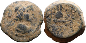 Antiochus VII (Seleukid King: 138-129 BC). AE bronze. Obv.: Bust of winged Eros right. Rev.: Headdress of Isis

18mm 4.93g
