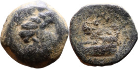 Phoenicia Arados (II Century BC) Bronze coin. Obverse: Diademed head of Poseidon right Reverse: Stern or ram of galley, unclear date below.

17mm 3....