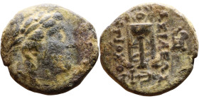 Antiochus II Theos (Seleukid King: 261-246 BC). AE bronze. Obv.: Diademed head of King Rev: Tripod

16mm 2.87g
