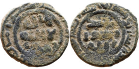 Umayyad/Abbasid. Bronze coin. Obverse: Arabic inscription. Reverse: Arabic inscription

18mm 2.93g