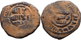 Umayyad/Abbasid. Bronze coin. Obverse: Arabic inscription. Reverse: Arabic inscription

Artificial sand patina

22mm 4.92g