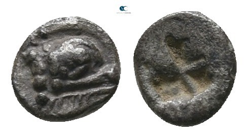 Ionia. Phokaia 525-500 BC. 
Tetartemorion AR

5 mm., 0,14 g.

Head of seal ...