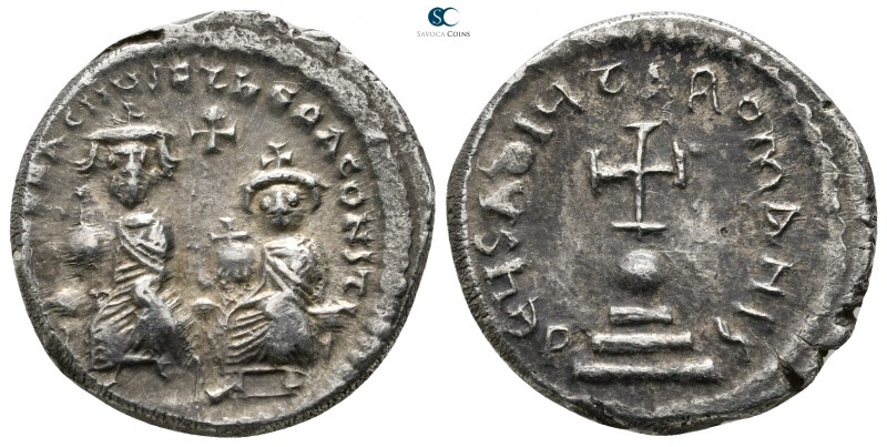 Heraclius with Heraclius Constantine AD 610-641. Constantinople
Hexagram AR

...