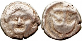 TRACIA. Apollonia Pontika. Dracma. AR. (450-400 a.C.) A/Ancla. R/Cabeza de la Gorgona de frente. 2,86 g. GC.1655. MBC-.