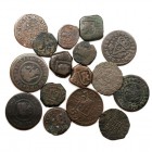 LOTES DE CONJUNTO. Lote de 16 monedas. AE. Reinados y valores variados (incluye moneda de Enrique III y IV) Interesante. MBC- a BC-.