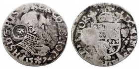 FELIPE II. 1/5 de Escudo. AR. Dordrecht. 1572. Resello de león en anv. 6,52 g. Vicenti 858. Muy escasa. BC+.