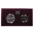 ESTADOS UNIDOS. 1992 Olympic coins. 2 valores (Dólar y 1/2 Dólar) En estuche original y certificado. PROOF.