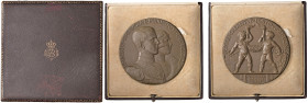 SAVOIA. Umberto II (1904-1983). Medaglia 1930. Per le nozze di Umberto II di Savoia con Maria Josè del Belgio. Opus: G. Romagnoli. BR (g 246,10 - 80,8...